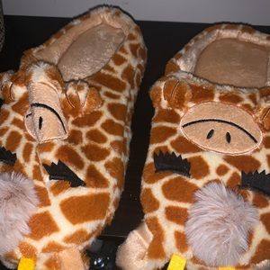 Super cute , new giraffe slippers